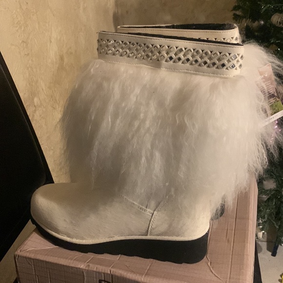 BearPaw Boetis White - Picture 10 of 10